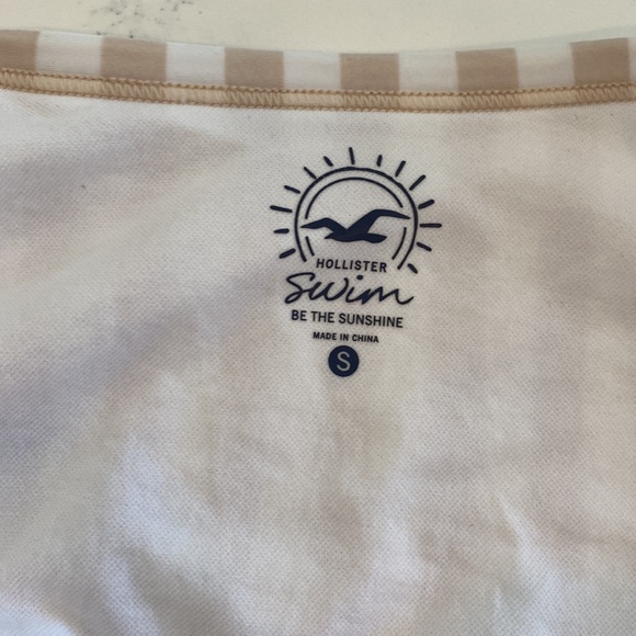 ❗2/$15❗Hollister Swim bathing suit top Size Small - Picture 3 of 3